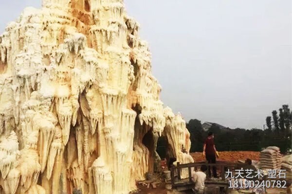 水泥直塑石筍假山景觀(guān)
