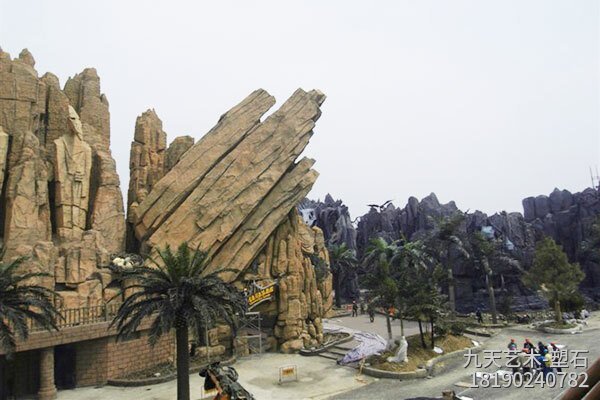 旅游景區塑石假山造景，參考價(jià)格：380元/平方米