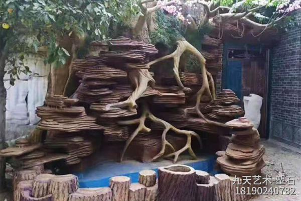 露臺假山魚(yú)池